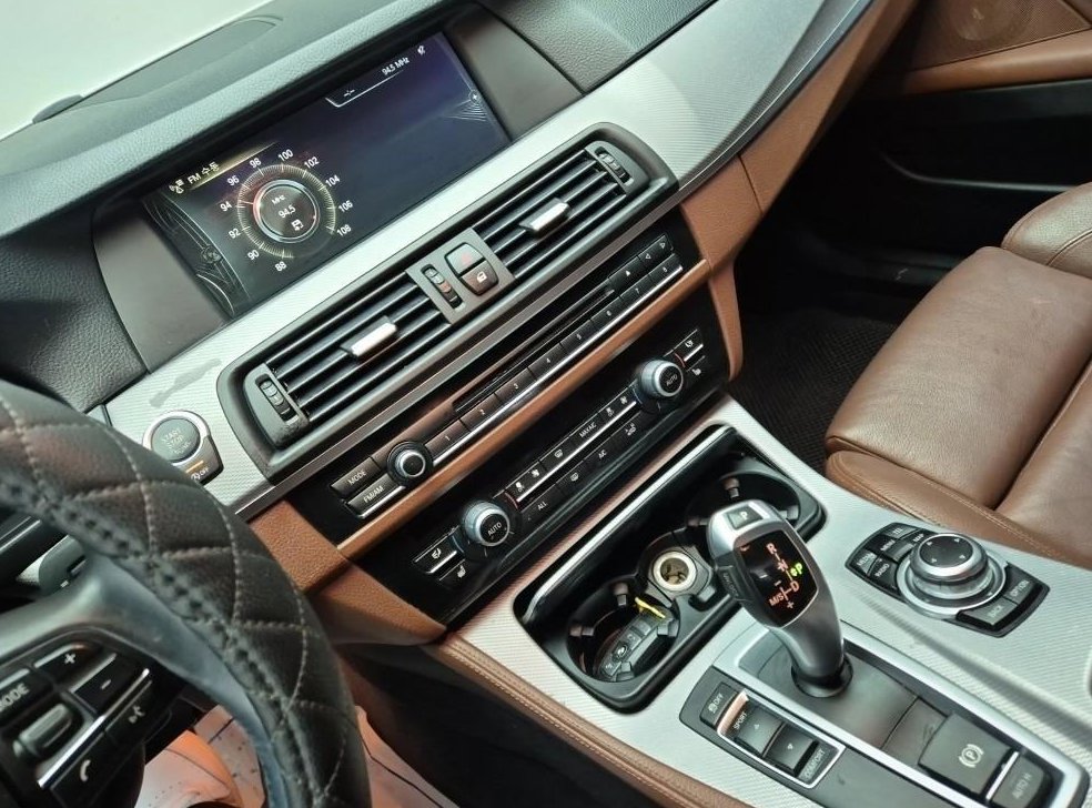 BMW 5시리즈 520d M 스포츠 사진 15