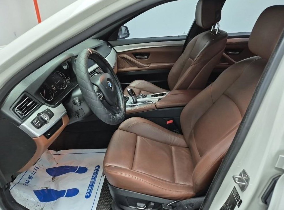 BMW 5시리즈 520d M 스포츠 사진 16