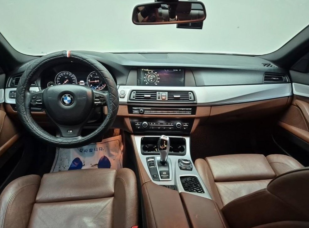 BMW 5시리즈 520d M 스포츠 사진 17