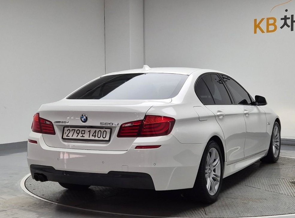 BMW 5시리즈 520d M 스포츠 사진 3
