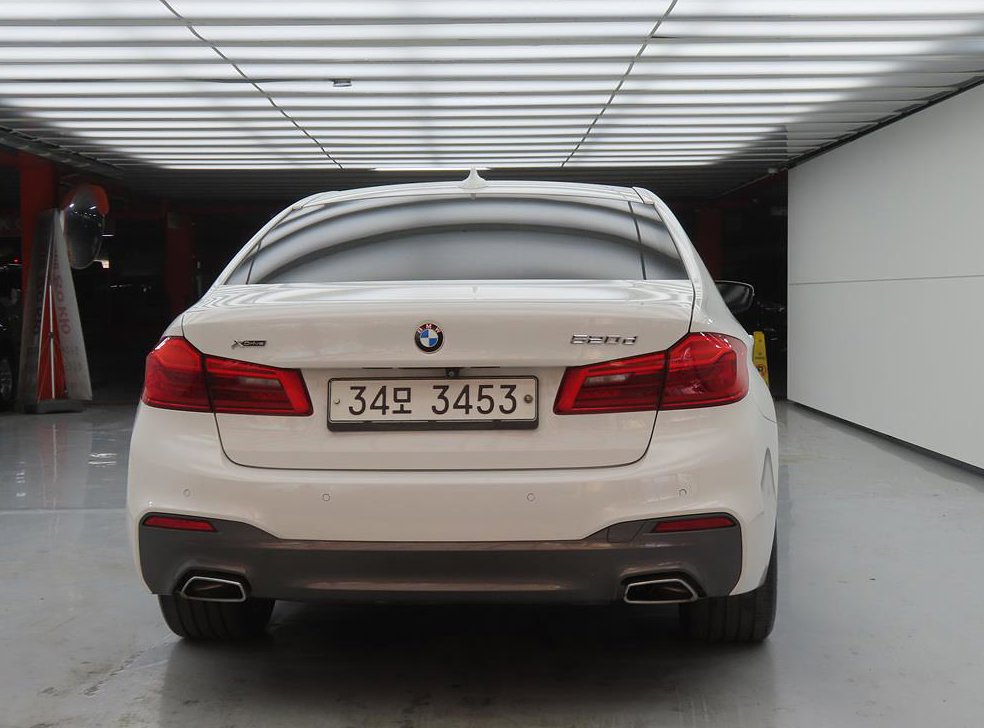 BMW 5시리즈 520d xDrive M 스포츠 사진 3