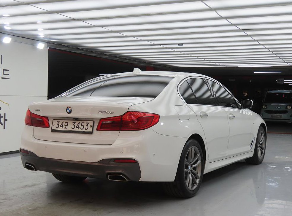 BMW 5시리즈 520d xDrive M 스포츠 사진 4
