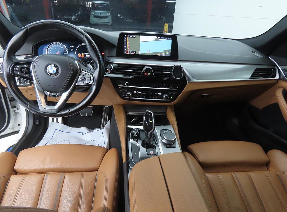 BMW 5시리즈 520d xDrive M 스포츠 사진 7