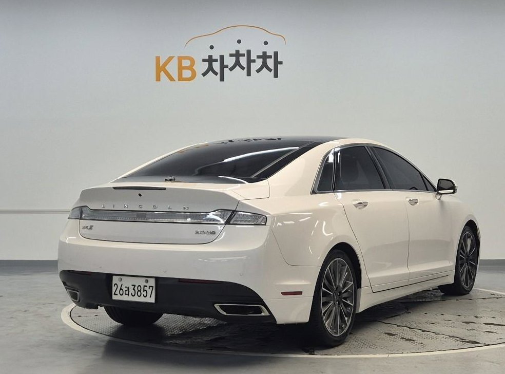 링컨 MKZ 2.0 AWD 사진 3