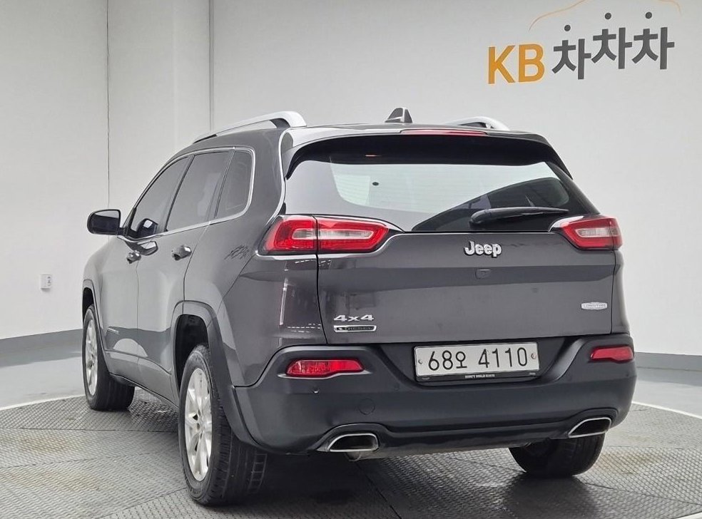 지프 체로키 2.0 디젤 론지튜드 AWD 사진 3