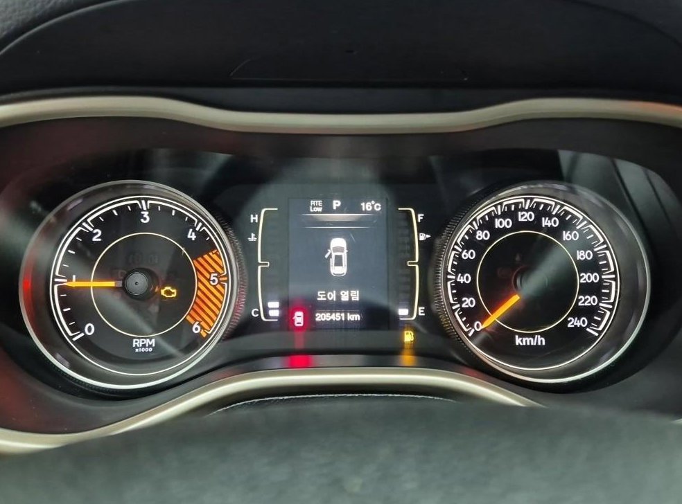 지프 체로키 2.0 디젤 론지튜드 AWD 사진 7