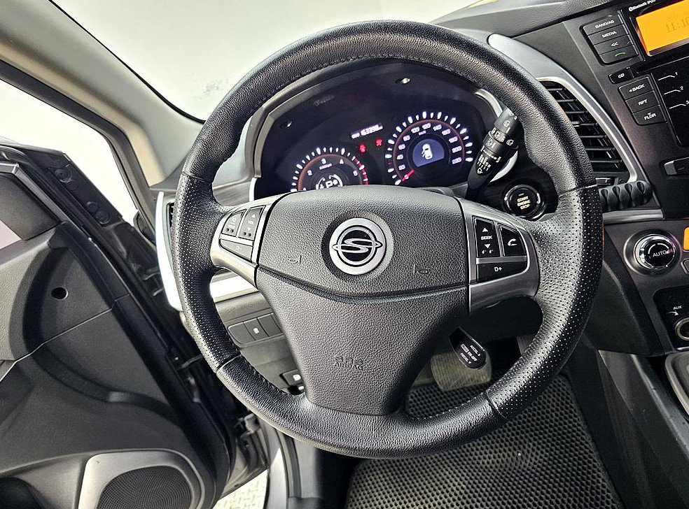 KG모빌리티(쌍용)  코란도 2WD 2.0 CVX 사진 11