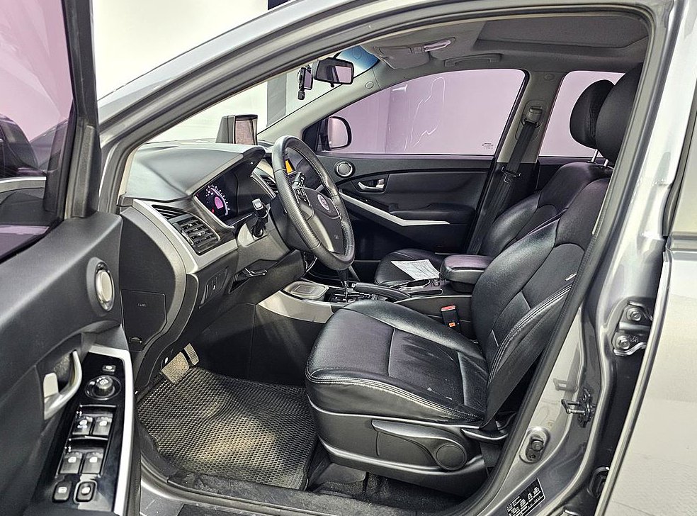KG모빌리티(쌍용)  코란도 2WD 2.0 CVX 사진 7