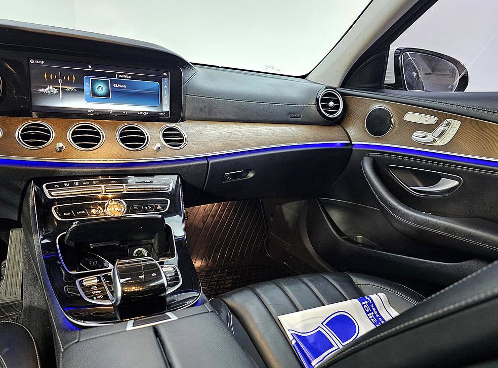 벤츠 E 클래스 E220d 익스클루시브 사진 10