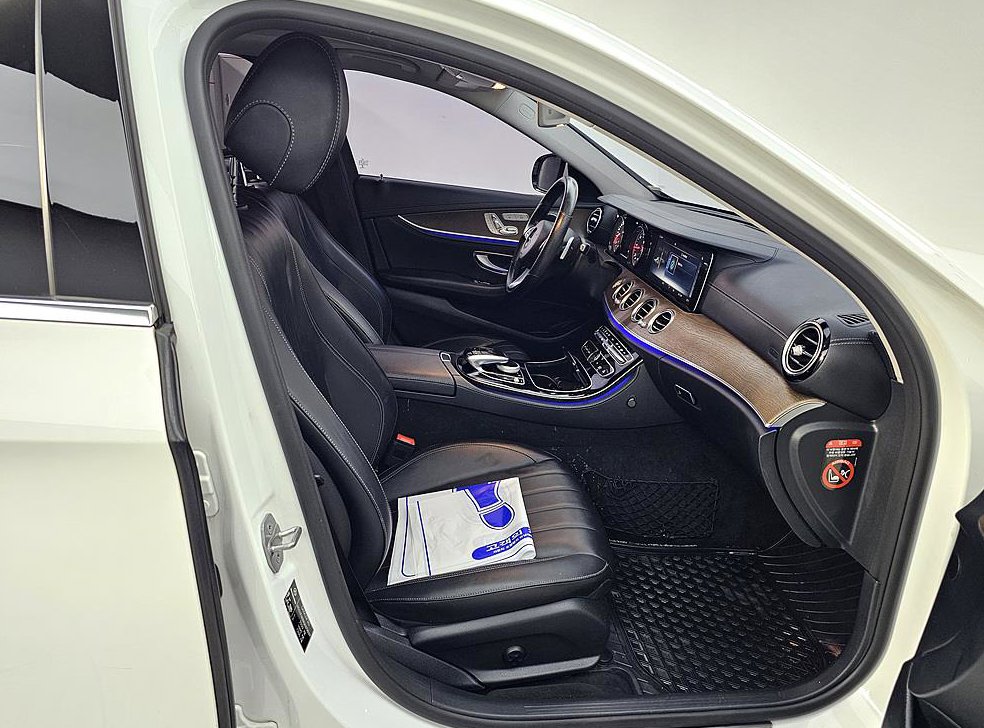벤츠 E 클래스 E220d 익스클루시브 사진 11