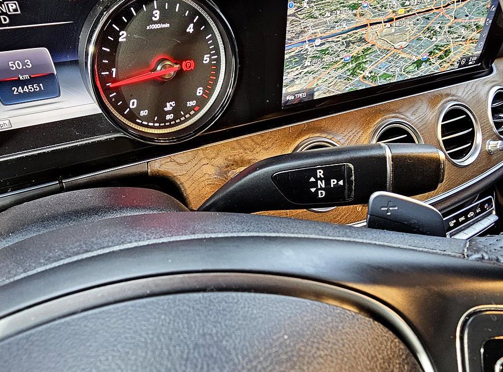 벤츠 E 클래스 E220d 익스클루시브 사진 13