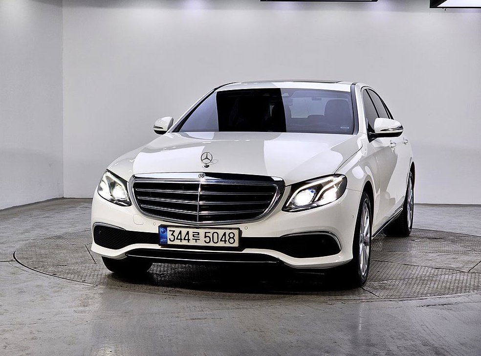 벤츠 E 클래스 E220d 익스클루시브 사진 2