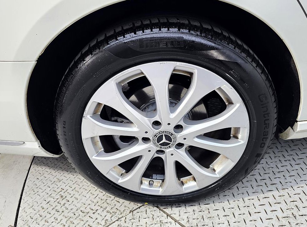 벤츠 E 클래스 E220d 익스클루시브 사진 20
