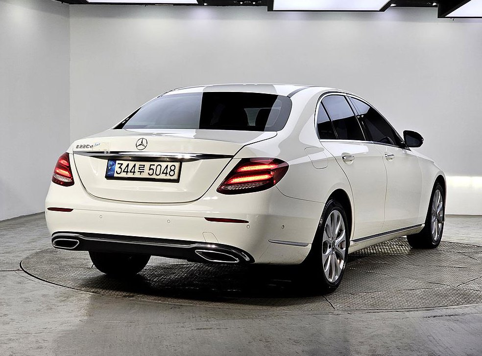 벤츠 E 클래스 E220d 익스클루시브 사진 4