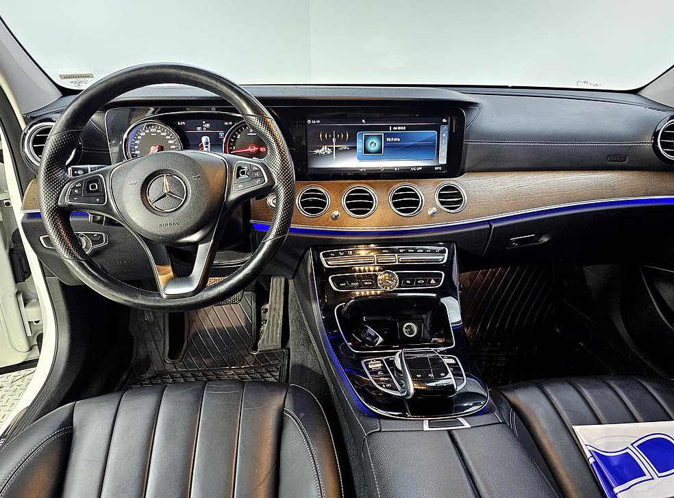 벤츠 E 클래스 E220d 익스클루시브 사진 5