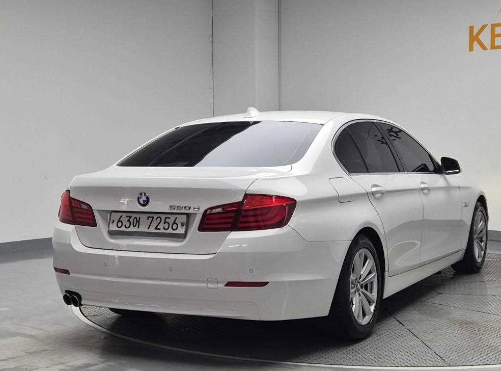 BMW 5시리즈 520d 사진 3