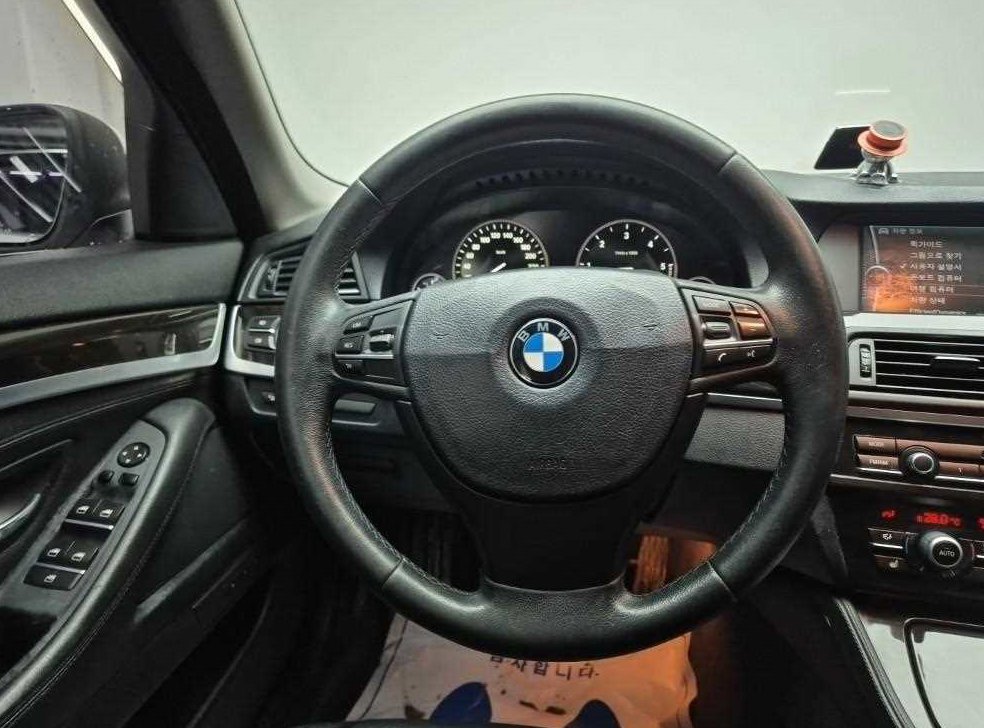 BMW 5시리즈 520d 사진 9