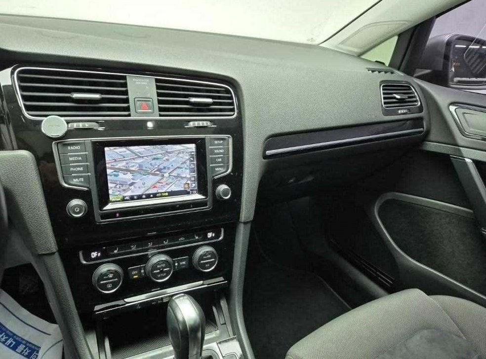 폭스바겐 골프 2.0 TDI 사진 10