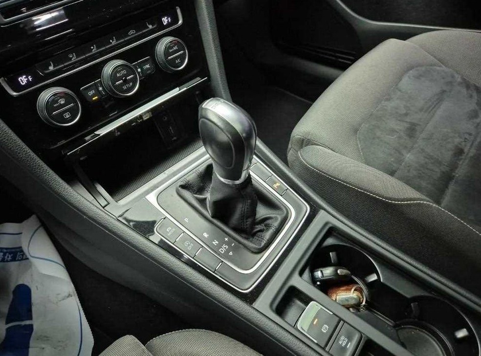 폭스바겐 골프 2.0 TDI 사진 8