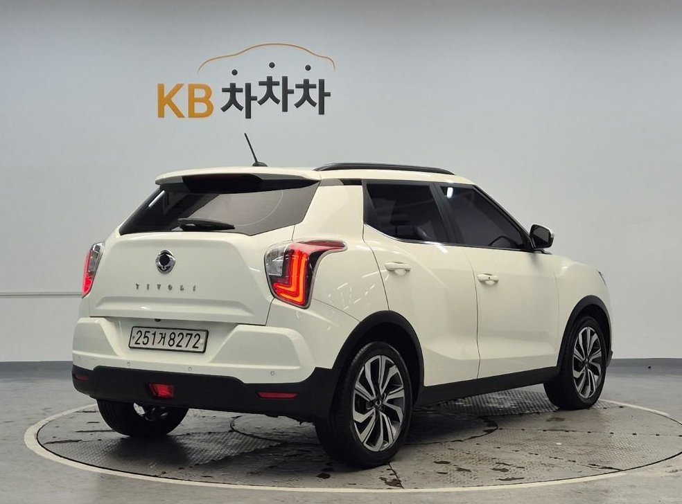 KG모빌리티(쌍용)  티볼리 2WD 디젤 1.6 사진 3