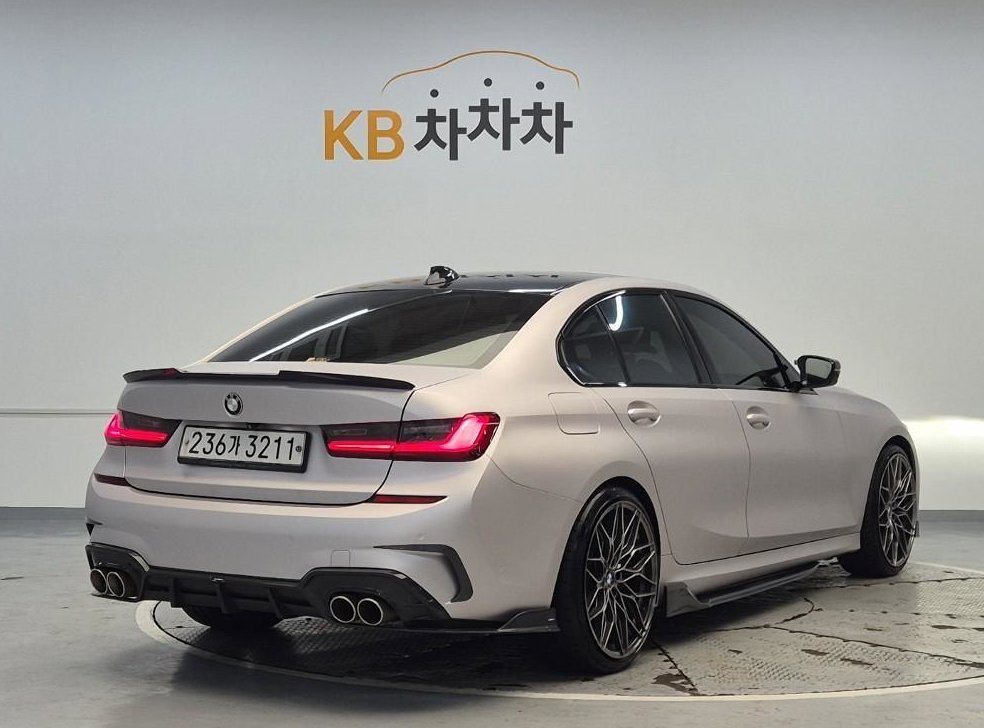 BMW 3시리즈 320d M 스포츠 사진 3