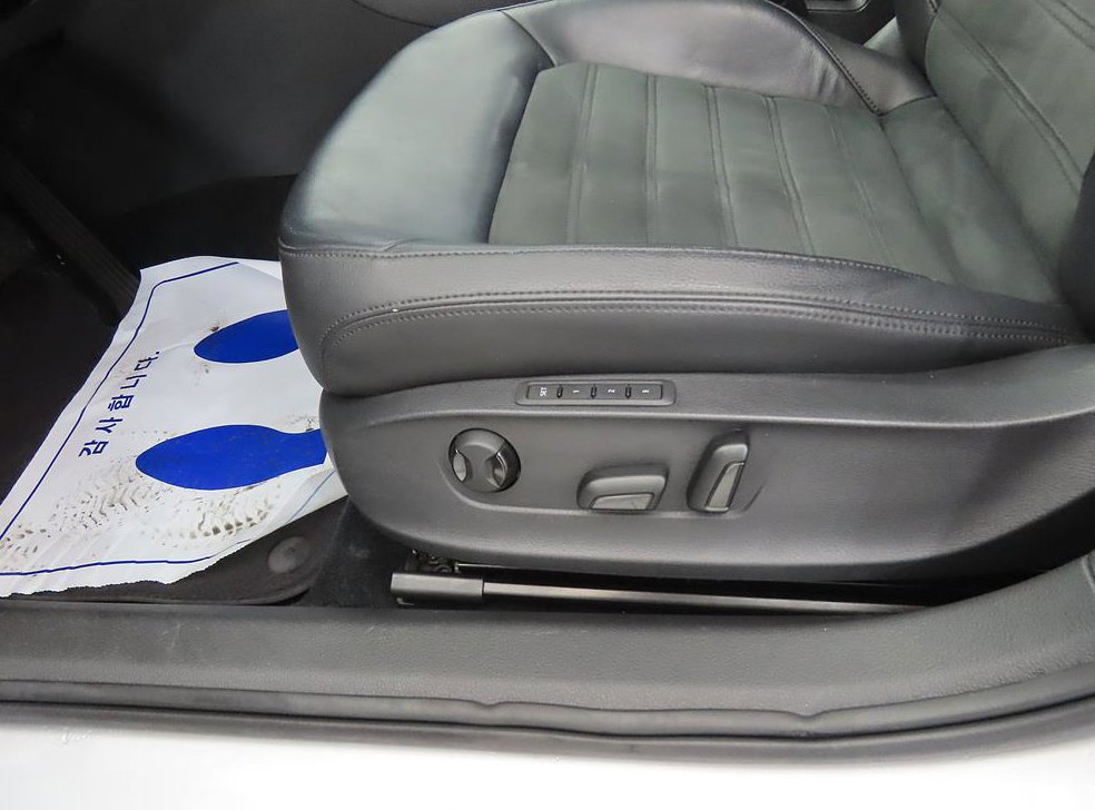 폭스바겐 파사트 2.0 TDI 사진 17