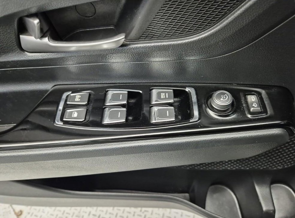 KG모빌리티(쌍용)  코란도 2WD 가솔린 1.5 C5 플러스 사진 18