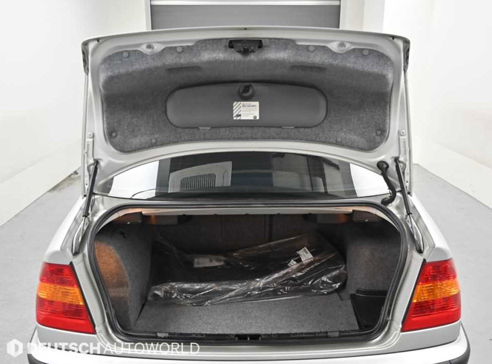 BMW 3시리즈 325I 세단 사진 19
