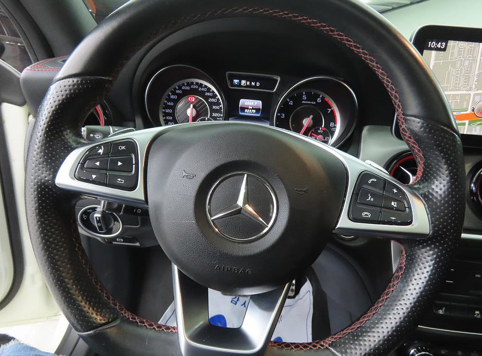 벤츠 CLA 클래스 CLA 45 AMG 4MATIC 사진 8