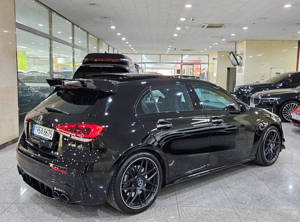 벤츠 A 클래스 AMG A45 4MATIC+ 해치백 사진 3