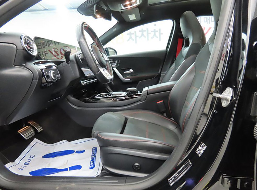 벤츠 A 클래스 AMG A45 4MATIC+ 해치백 사진 5