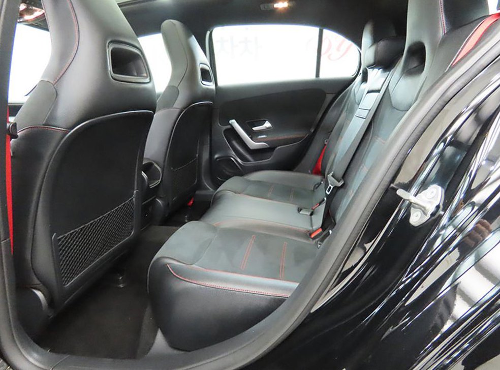 벤츠 A 클래스 AMG A45 4MATIC+ 해치백 사진 6