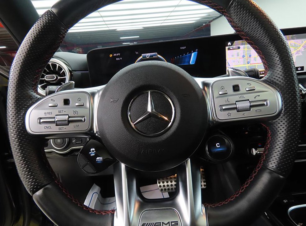 벤츠 A 클래스 AMG A45 4MATIC+ 해치백 사진 8