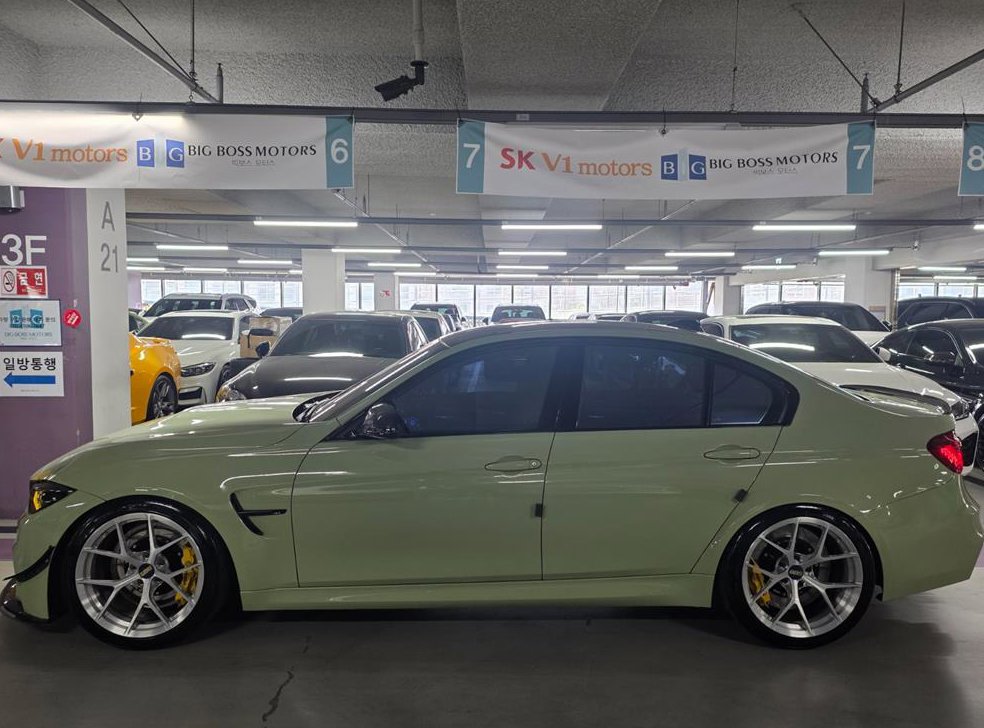 BMW 3시리즈 M3 세단 컴패티션 사진 3
