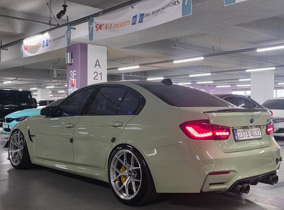 BMW 3시리즈 M3 세단 컴패티션 사진 4
