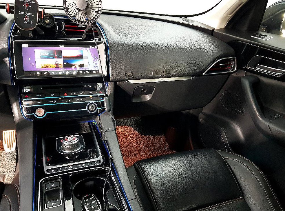 재규어 F-PACE 20d 프레스티지 사진 10