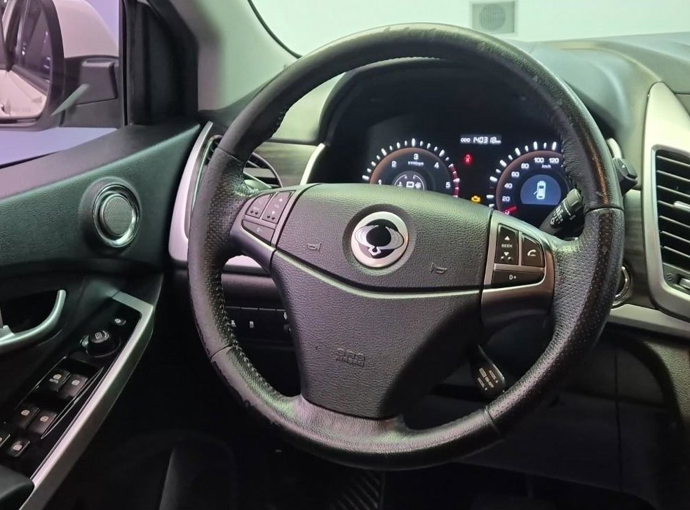 KG모빌리티(쌍용)  코란도 4WD 2.0 어드벤처 사진 8