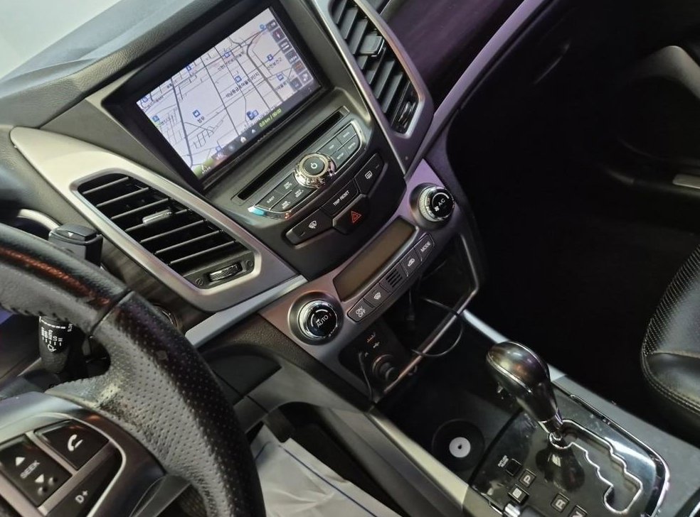 KG모빌리티(쌍용)  코란도 4WD 2.0 어드벤처 사진 9