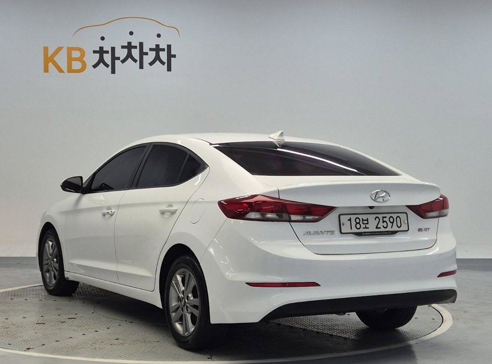 현대 아반떼 1.6 e-VGT 스마트 스페셜 사진 3