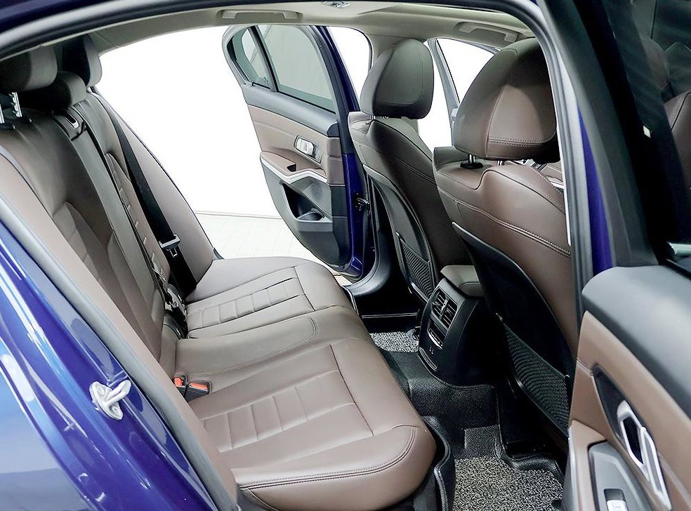 BMW 3시리즈 320i M 스포츠 사진 12