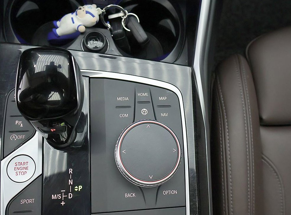 BMW 3시리즈 320i M 스포츠 사진 13