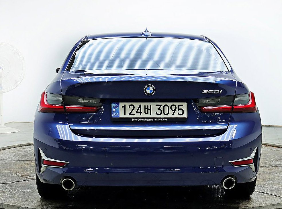 BMW 3시리즈 320i M 스포츠 사진 3