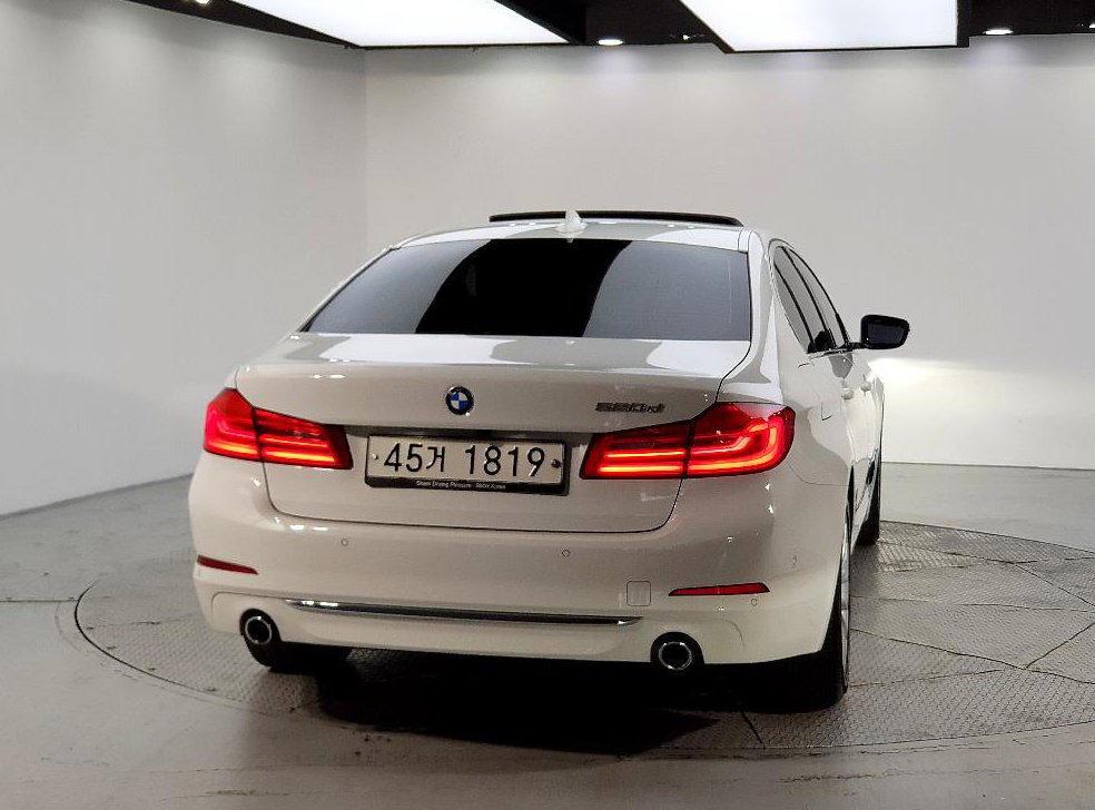 BMW 5시리즈 520d 럭셔리 플러스 사진 3