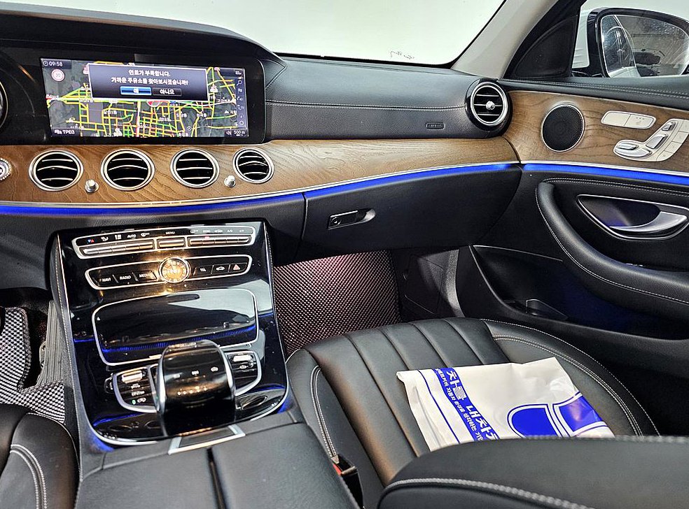 벤츠 E 클래스 E220d 익스클루시브 사진 10