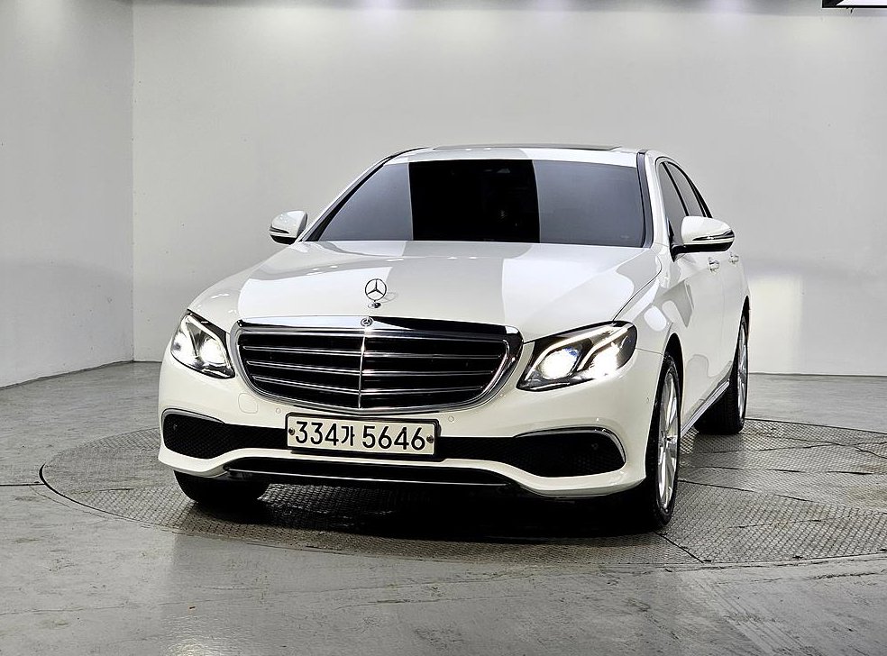벤츠 E 클래스 E220d 익스클루시브 사진 2