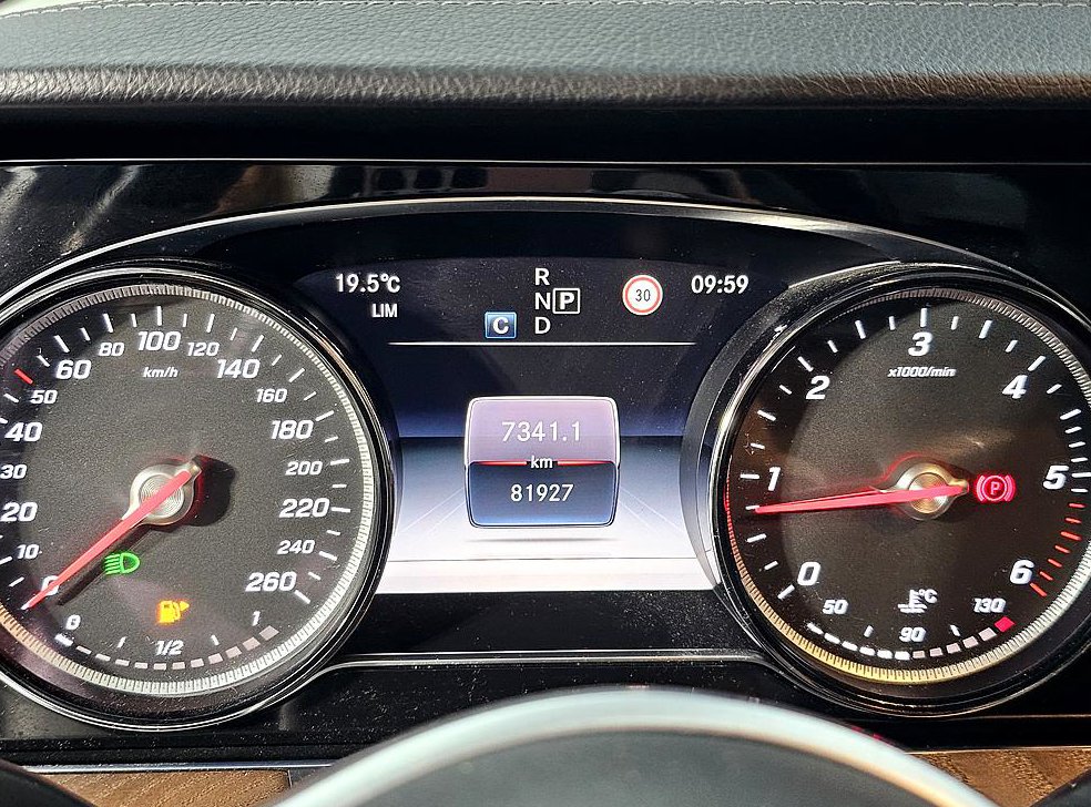 벤츠 E 클래스 E220d 익스클루시브 사진 7