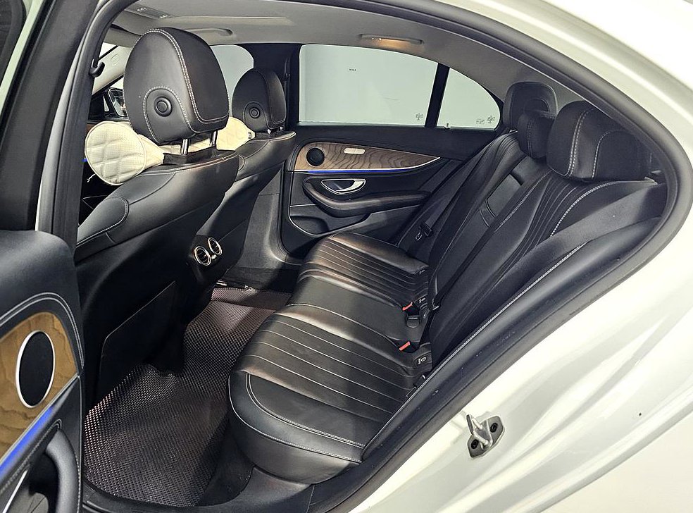 벤츠 E 클래스 E220d 익스클루시브 사진 9