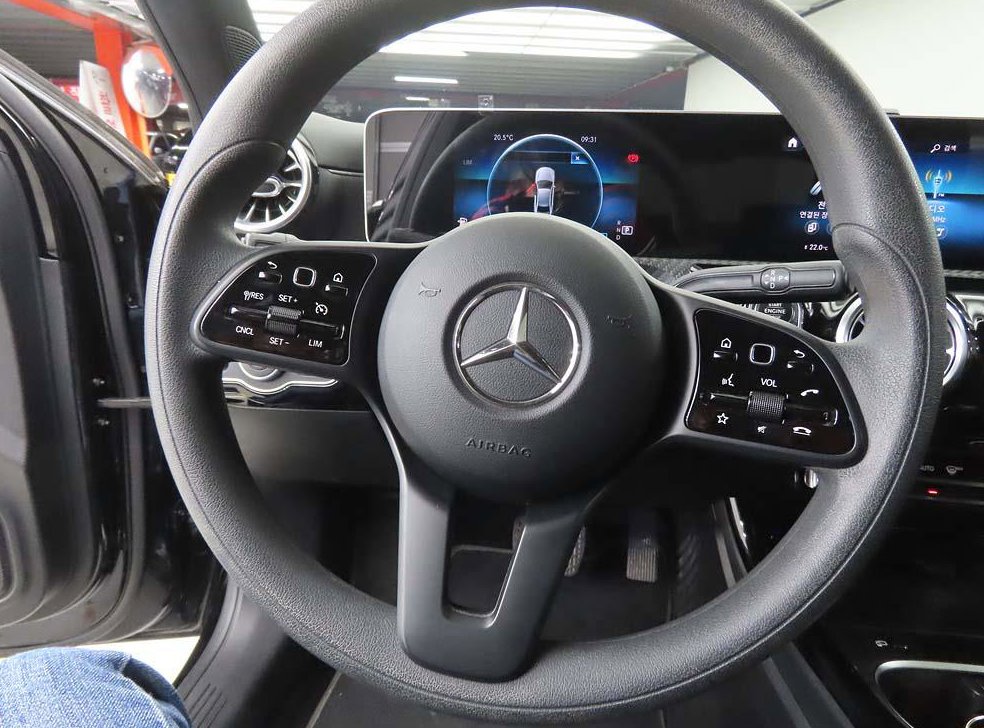 벤츠 A 클래스 A220 세단 사진 8