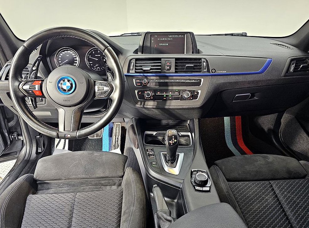 BMW 1시리즈 118d M 스포츠 섀도우 에디션 사진 5