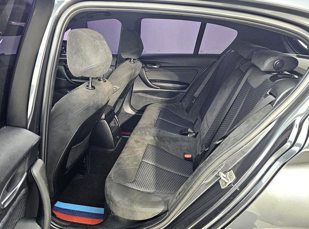 BMW 1시리즈 118d M 스포츠 섀도우 에디션 사진 9